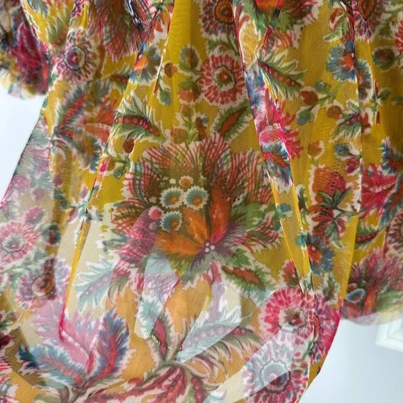 By Anthropologie Gretchen Floral Gold Mesh V-Neck Smocked Blouse Size Small - Picture 12 of 14